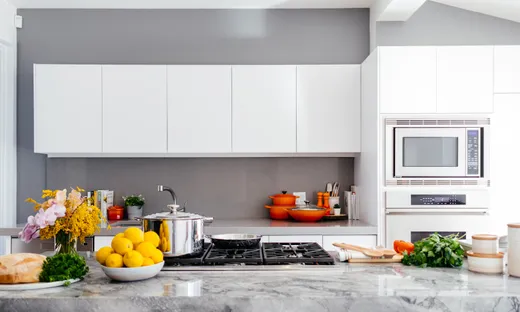 Marble-look quartz kitchen countertop with a gas cooktop